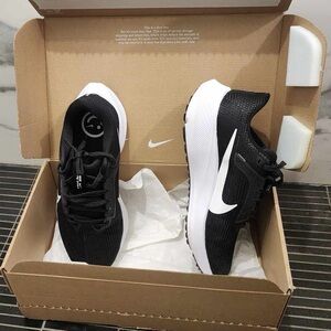 Nike. Air zoom Pegasus. Size 7W